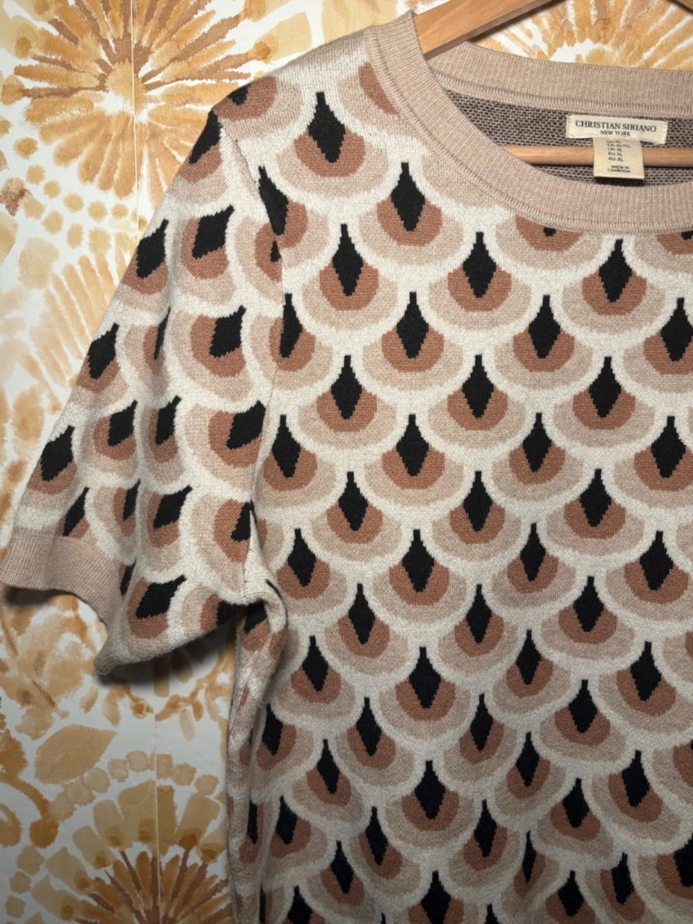 Christian Siriano Geo Knit Sweater Top M Neutral Scallop Pattern Short Sleeve - Picture 7 of 7